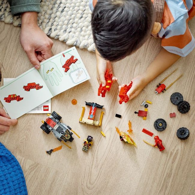 LEGO NINJAGO INFRUNTAREA DINTRE KAI A N MASINA SI RAS PE MOTOCICLETA 71789 VIVLEGO71789