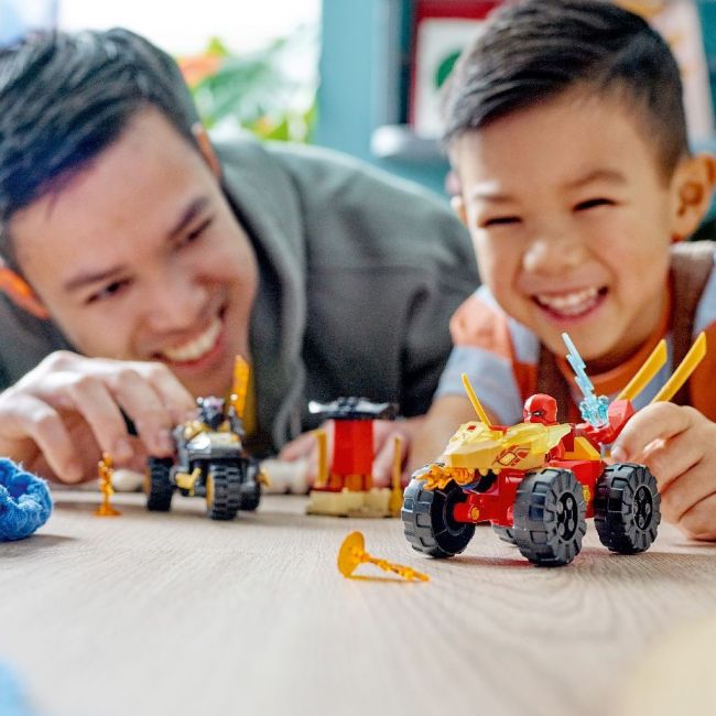 LEGO NINJAGO INFRUNTAREA DINTRE KAI A N MASINA SI RAS PE MOTOCICLETA 71789 VIVLEGO71789