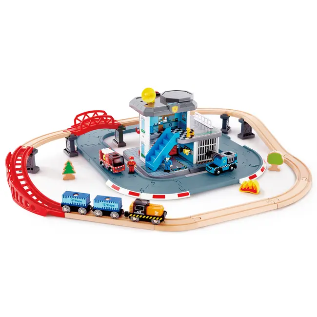 Jucarie din lemn - Set tren si servicii de urgenta (55 piese) TSGE3736A