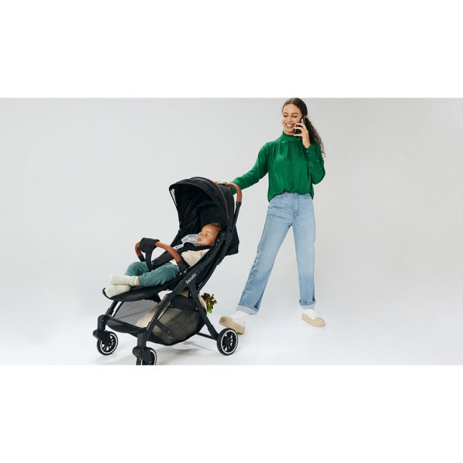 Lionelo - Carucior sport Julie One, De la nastere, Greutate redusa, Cu accesorii, Cadru din aluminiu, 0-22 kg, Conform cu standardele europene de securitate EN1888-1 si EN1888-2, Negru/Auriu BYNLO-JULIE_ONE_BLACK_GOLD