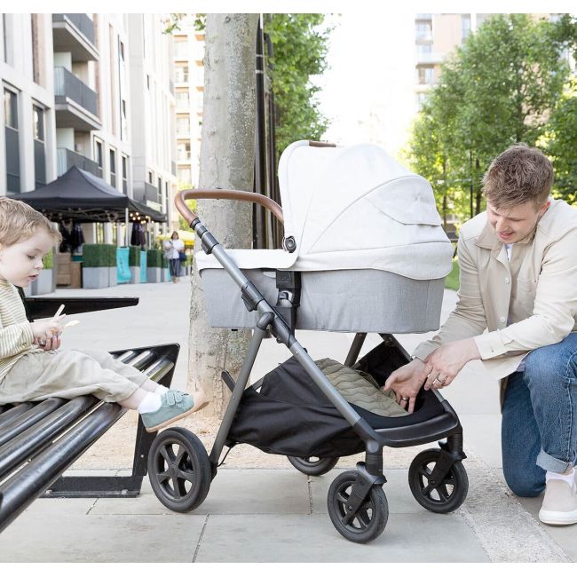 Joie - carucior pentru copii ultracompact  3 in 1 parcel oyster / i-snug shale ( carucior parcel oyster + landou ramble xl oyster + scoica auto i-snug cu tetiera reglabila, nastere - 75 cm, shale)  bbba1219peoys000set