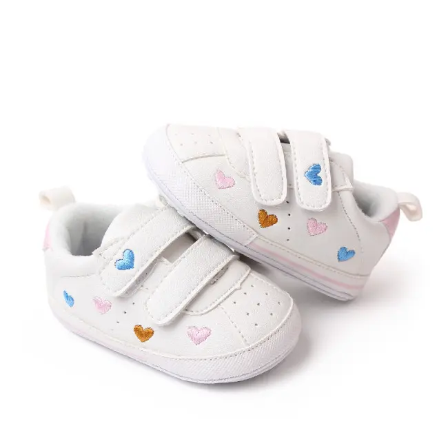 Adidasi albi cu inimioare colorate brodate (marime disponibila: 6-9 luni (marimea 19 incaltaminte)) mdbl2312-1-sa26.6-9 luni (marimea 19 incaltaminte)
