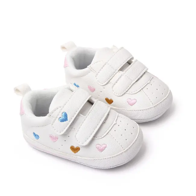 Adidasi albi cu inimioare colorate brodate (marime disponibila: 6-9 luni (marimea 19 incaltaminte)) mdbl2312-1-sa26.6-9 luni (marimea 19 incaltaminte)