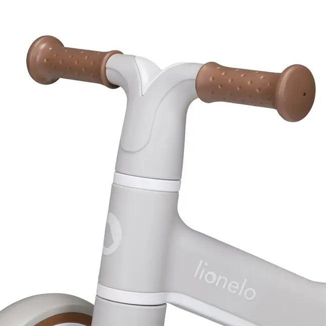 Lionelo - Bicicleta fara pedale Villy, Cu 4 roti, Din spuma EVA si TPR, Stabila, Manere moi, antiderapante, 12- 36 luni, Sustine pana la 30 kg, Certificata EN 71-1:2014, EN 71-2:2011, EN 71-3:2019, Bej BYNLOE-VILLY_ BEIGE_LATTE