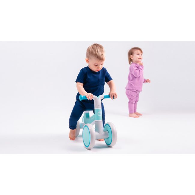 Lionelo - Bicicleta fara pedale Villy, Cu 4 roti, Din spuma EVA si TPR, Stabila, Manere moi, antiderapante, 12- 36 luni, Sustine pana la 30 kg, Certificata EN 71-1:2014, EN 71-2:2011, EN 71-3:2019, Bej BYNLOE-VILLY_ BEIGE_LATTE