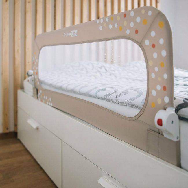 Bariera de protectie pentru pat bebe, Rabatabila, Instalare usoara, Dimensiune 135 x 57 cm, FreeON, Little Dots, Beige BYN48464