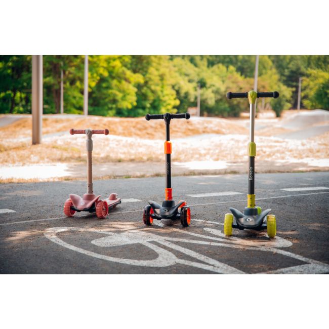 Lionelo - Trotineta Timy, Copii, Pliabila, Pana la 50 Kg, Cu design ergonomic, Cu lumini LED, 26,5 x 60 x 64-76 cm, 3 ani+, Roz BYNLOE-TIMMY_PINK_ROSE