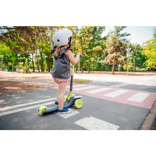Lionelo - Trotineta Timy, Copii, Pliabila, Pana la 50 Kg, Cu design ergonomic, Cu lumini LED, 26,5 x 60 x 64-76 cm, 3 ani+, Verde BYNLOE-TIMMY_GREEN_LIME
