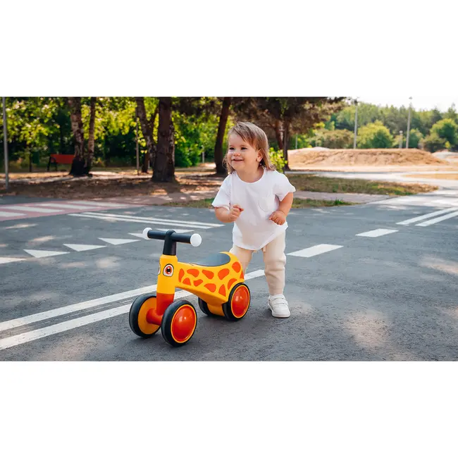 Lionelo - Bicicleta fara pedale, Sammy, Cu 4 roti, Din spuma EVA, Stabila, Manere moi, antiderapante, 12- 36 luni, Greutate maxima suportata 25 kg, Certificata EN 71-1:2014, EN 71-2:2011, EN 71-3:2019, Galben BYNLOE-SAMMY_YELLOW_HONEY