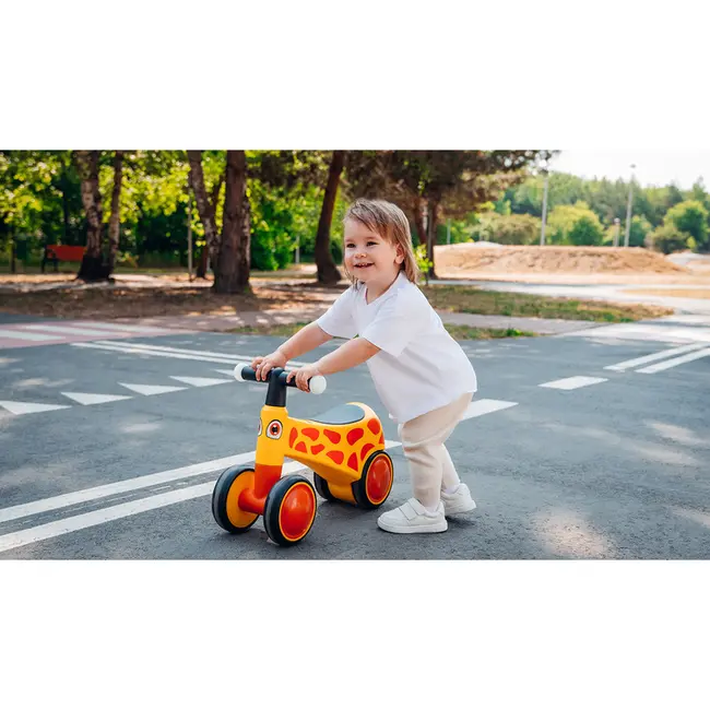 Lionelo - Bicicleta fara pedale, Sammy, Cu 4 roti, Din spuma EVA, Stabila, Manere moi, antiderapante, 12- 36 luni, Greutate maxima suportata 25 kg, Certificata EN 71-1:2014, EN 71-2:2011, EN 71-3:2019, Galben BYNLOE-SAMMY_YELLOW_HONEY