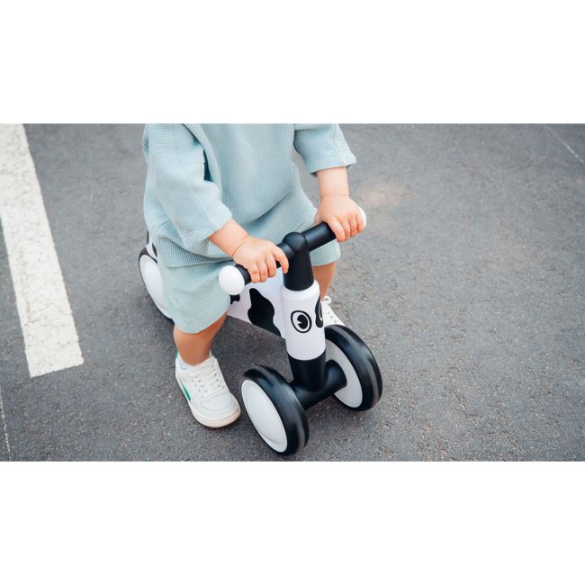 Lionelo - Bicicleta fara pedale, Sammy, Cu 4 roti, Din spuma EVA, Stabila, Manere moi, antiderapante, 12- 36 luni, Greutate maxima suportata 25 kg, Certificata EN 71-1:2014, EN 71-2:2011, EN 71-3:2019, Roz BYNLOE-SAMMY_PINK_ROSE