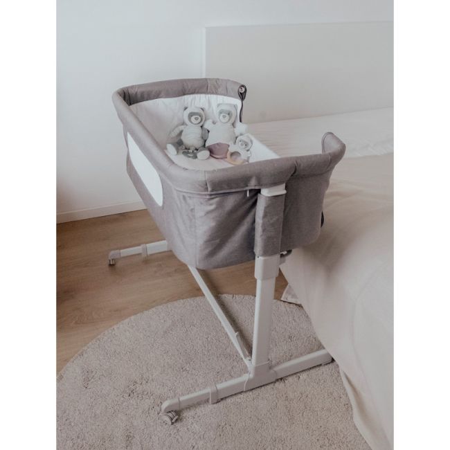 Feedo - Patut co-sleeper, Pliabil, Reglabil in 5 pozitii, Cu laterala detasabila, Include geanta de transport si salteluta, Cu roti, Greutate maxima suportata 9 kg, 0-5 luni, Gri BYN925112