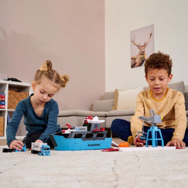 Set majorette creatix logistic freight ship cu nava, camion si macara hubs212050039
