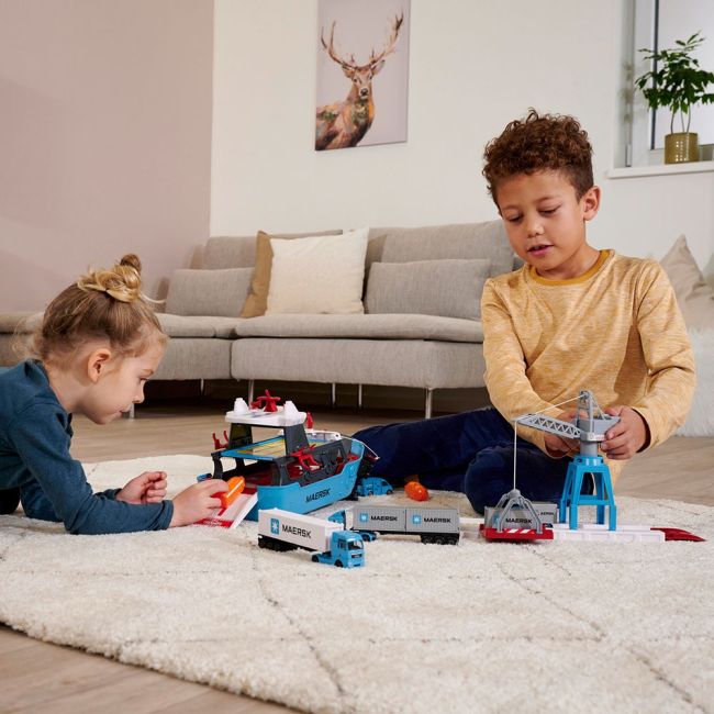 Set majorette creatix logistic freight ship cu nava, camion si macara hubs212050039
