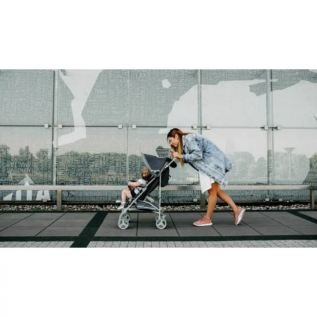 Lionelo - Carucior sport Elia, Cu husa de picioare, Cu plasa de tantari, Conform cu standardul european de securitate EN1888-1, Verde inchis BYNLO-ELIA_GREEN_FOREST