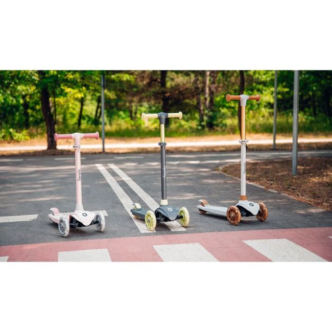 Lionelo - Trotineta pentru copii, Jessy, Pliabila, Pana la 50 Kg, Cu design ergonomic, Cu lumini LED, 56 x 26 x 67-82 cm, 3 ani+, Maro BYNLOE-JESSY_GREY_BROWN