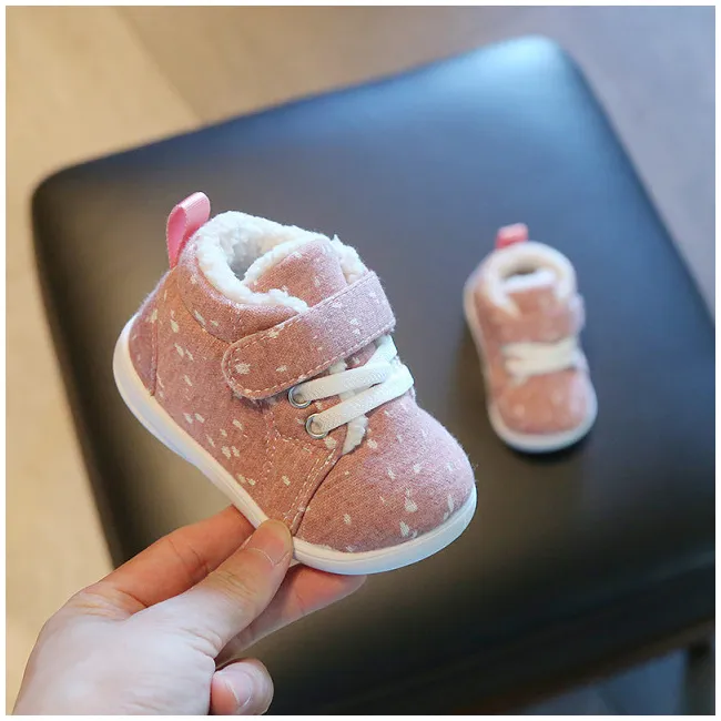 Pantofi imblaniti roz cu picatele albe (marime disponibila: 6-9 luni (marimea 19 incaltaminte)) lihyw19-2-ca.6-9 luni (marimea 19 incaltaminte)