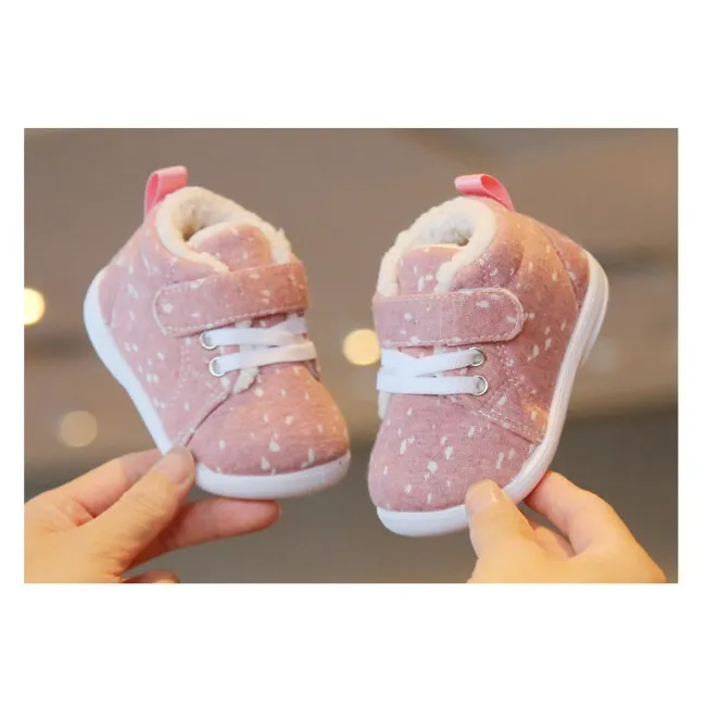 Pantofi imblaniti roz cu picatele albe (marime disponibila: 6-9 luni (marimea 19 incaltaminte)) lihyw19-2-ca.6-9 luni (marimea 19 incaltaminte)