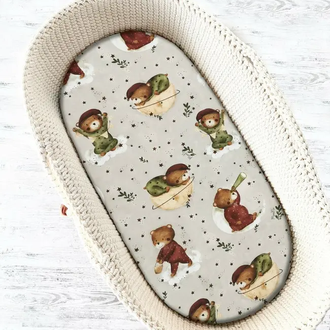 MimiNu - Cearceaf cu elastic pentru landou, carucior si cosulet, Dimensiune 80x35 cm, Din bumbac certificat Oeko Tex Standard 100, Teddy Bear On Moon BYN6426972023528