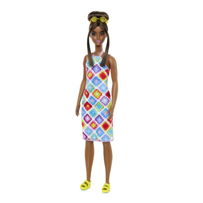 PAPUSA BARBIE FASHIONISTA SATENA CU OCHELARI DE SOARE GALBENI VIVMTFBR37_HJT07