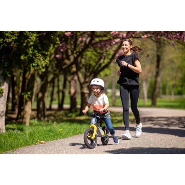 Lionelo - Bicicleta usoara Bart Tour, Fara pedale, Cu cadru din magneziu, Cu ghidon si sa reglabile, Greutate 3.8 Kg, 12 inch, Conform cu standardul european de securitate EN71, Pink Bubblegum BYNLOE-BART_TOUR_PINK_BUBBLEGUM