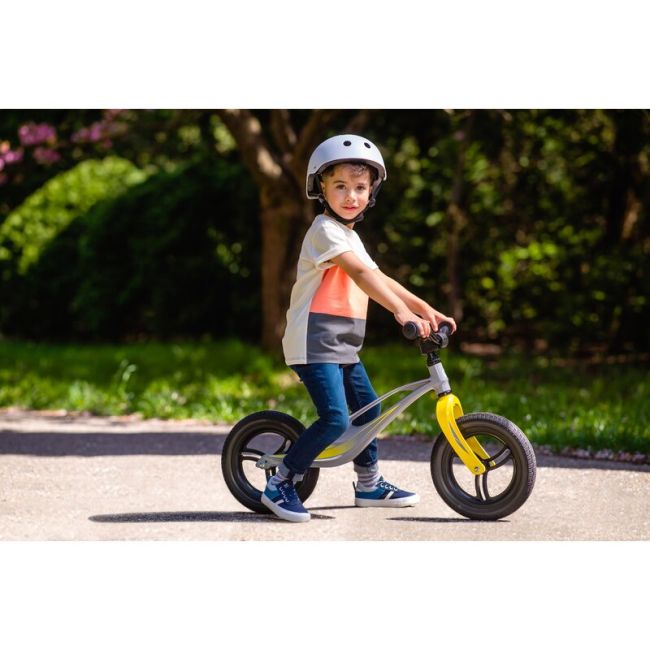 Lionelo - Bicicleta usoara Bart Tour, Fara pedale, Cu cadru din magneziu, Cu ghidon si sa reglabile, Greutate 3.8 Kg, 12 inch, Conform cu standardul european de securitate EN71, Pink Bubblegum BYNLOE-BART_TOUR_PINK_BUBBLEGUM