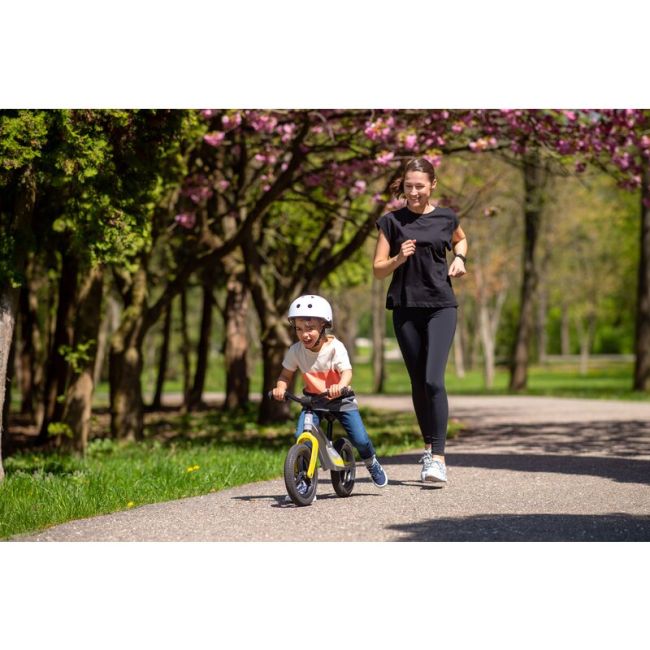 Lionelo - Bicicleta usoara Bart Tour, Fara pedale, Cu cadru din magneziu, Cu ghidon si sa reglabile, Greutate 3.8 Kg, 12 inch, Conform cu standardul european de securitate EN71, Pink Bubblegum BYNLOE-BART_TOUR_PINK_BUBBLEGUM