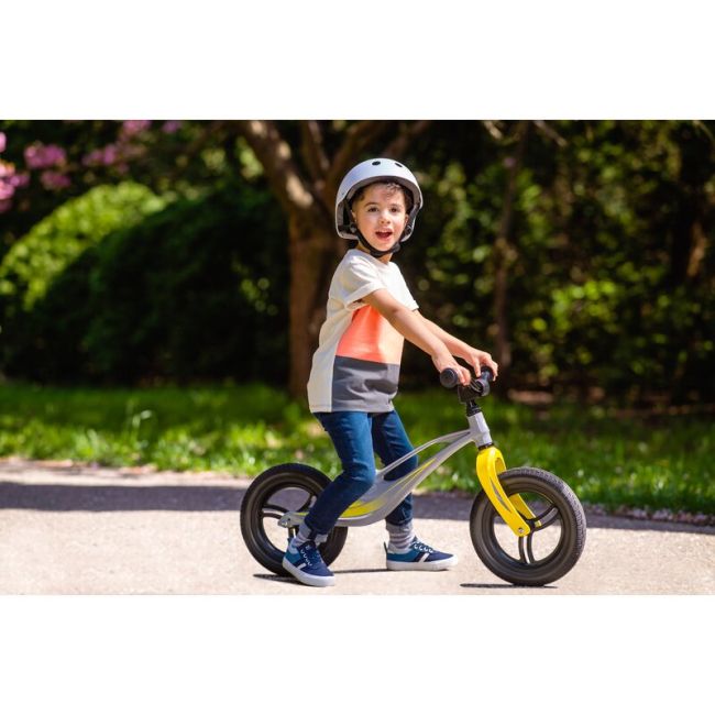 Lionelo - Bicicleta usoara Bart Tour, Fara pedale, Cu cadru din magneziu, Cu ghidon si sa reglabile, Greutate 3.8 Kg, 12 inch, Conform cu standardul european de securitate EN71, Pink Bubblegum BYNLOE-BART_TOUR_PINK_BUBBLEGUM
