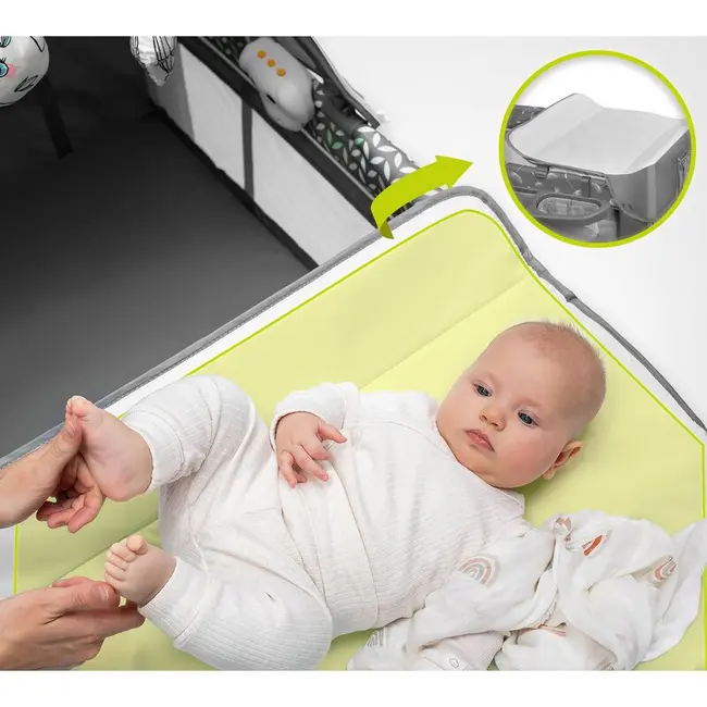 Lionelo - Patut pliant cu doua nivele Sven Plus, 120x60 cm, arcada jucarii, masuta de infasat, vibratii, melodii, conform cu standardele europeane de securitate EN716 si EN12221, Grey BYNLO-SVEN_PLUS_GREY_CONCRETE