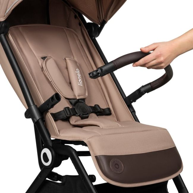 Lionelo - Carucior sport Cloe, De la nastere, Cu accesorii, Cadru din aluminiu, 0-22 kg, Usor, Pliabil cu o singura mana, Ideal pentru toate tipurile de suprafete, Bej BYNLO-CLOE_BEIGE_SAND