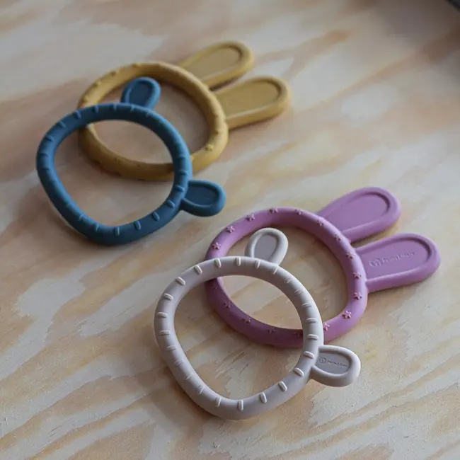 Petite&Mars - Inel pentru dentitie, Iepuras, Moale, Efect calmant al gingiilor, Silicon, Fara BPA, 0 luni+, Roz BYN723820