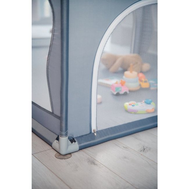 Lionelo - Tarc de joaca Willow, Pliere compacta, Include sacosa depozitare, Din plasa, Cu doua intrari laterale, Cu fermoar, Cu ventuze, Gri BYNLO-WILLOW_GREY_CONCRETE