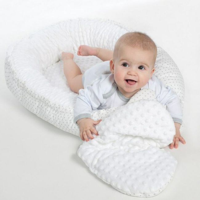 Set 3 piese Luxury, Baby Nest cu doua fete, Cu paturica si pernuta in forma de inima, New Baby, Minky Heart White BYN37140