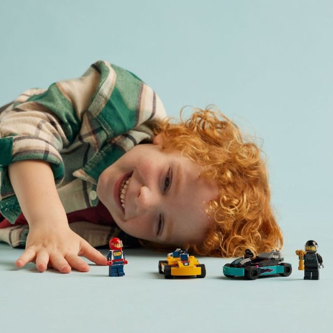 LEGO CITY CARTURI SI PILOTI DE CURSE 60400 VIVLEGO60400
