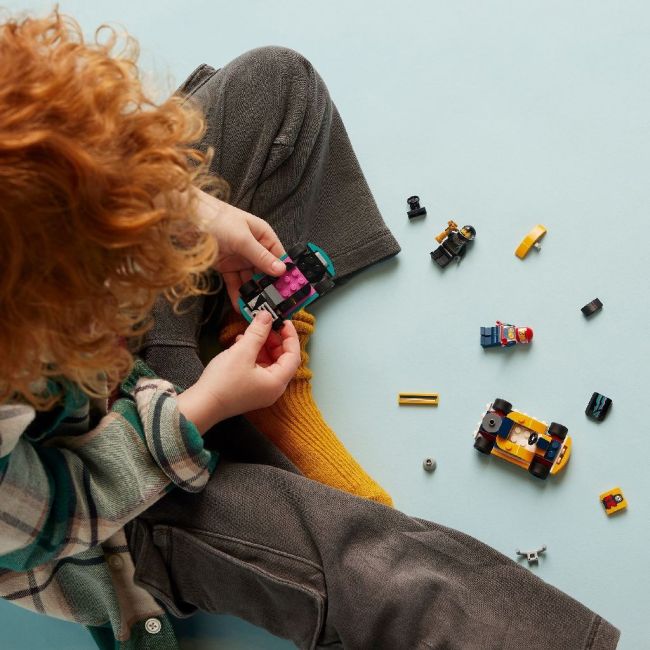 LEGO CITY CARTURI SI PILOTI DE CURSE 60400 VIVLEGO60400
