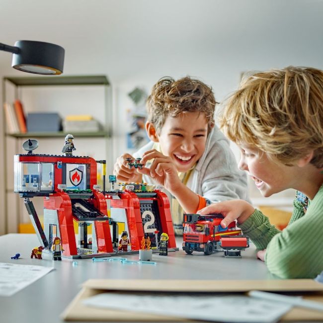 LEGO CITY STATIE SI CAMION DE POMPIERI 60414 VIVLEGO60414