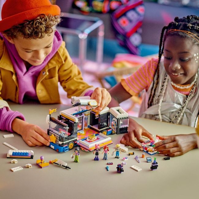 LEGO FRIENDS AUTOCAR DE TURNEU PENTRU STARURI POP 42619 VIVLEGO42619