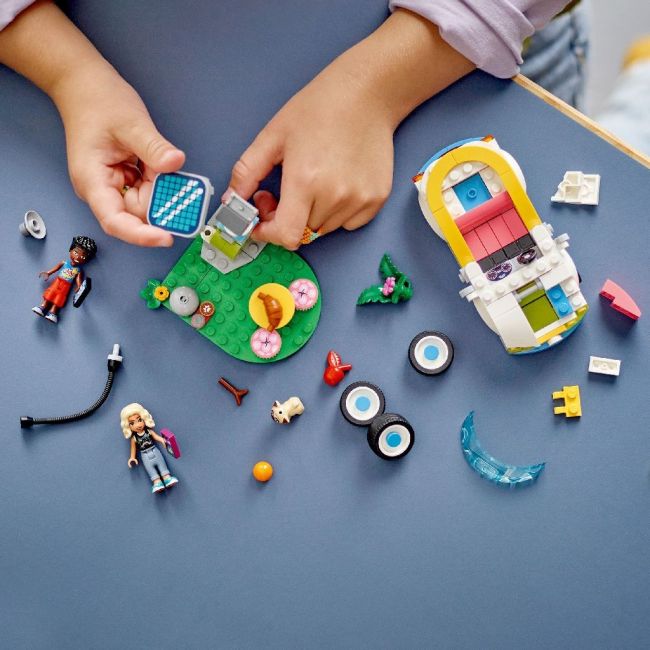 LEGO FRIENDS MASINA ELECTRICA SI INCARCATOR 42609 VIVLEGO42609