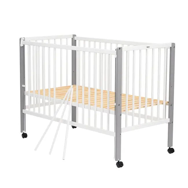 Patut din lemn bebe, 120x60 cm, Cu laterala culisanta, Din lemn de pin si mdf, Stabil si rezistent, Inaltime saltea reglabila pe 3 nivele, Laterala cu 3 bete detasabile, EN716-1, EN716-2, Alb, Qmini, Maya + Saltea 10 cm BYNQMMAY10CM03AL