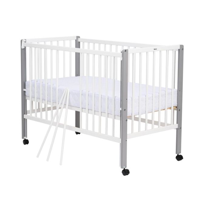 Patut din lemn bebe, 120x60 cm, Cu laterala culisanta, Din lemn de pin si mdf, Stabil si rezistent, Inaltime saltea reglabila pe 3 nivele, Laterala cu 3 bete detasabile, EN716-1, EN716-2, Alb, Qmini, Maya + Saltea 10 cm BYNQMMAY10CM03AL