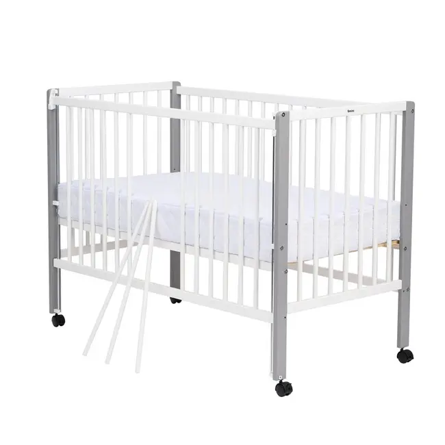 Patut din lemn bebe, 120x60 cm, Cu laterala culisanta, Din lemn de pin si mdf, Stabil si rezistent, Inaltime saltea reglabila pe 3 nivele, Laterala cu 3 bete detasabile, EN716-1, EN716-2, Alb, Qmini, Maya + Saltea 10 cm BYNQMMAY10CM03AL