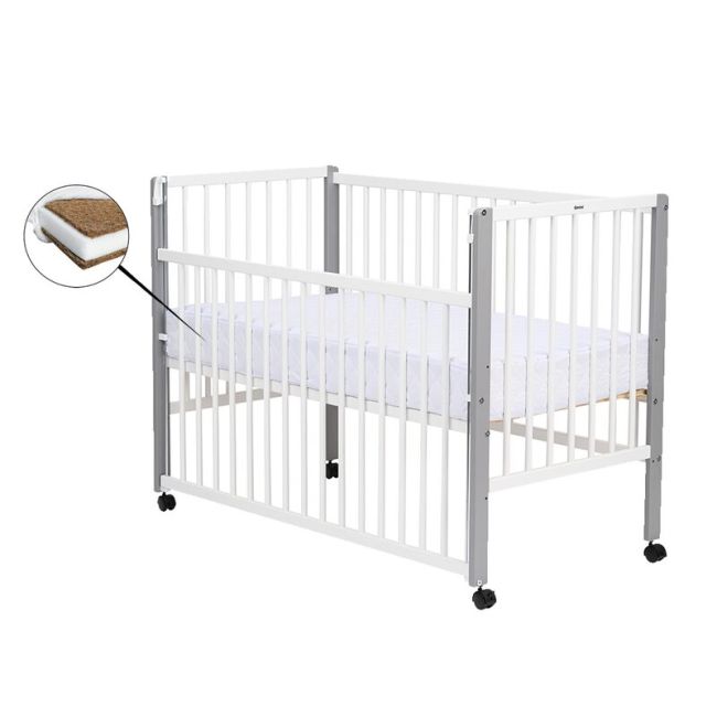Patut din lemn bebe, 120x60 cm, Cu laterala culisanta, Din lemn de pin si mdf, Stabil si rezistent, Inaltime saltea reglabila pe 3 nivele, Laterala cu 3 bete detasabile, EN716-1, EN716-2, Alb, Qmini, Maya + Saltea 10 cm BYNQMMAY10CM03AL