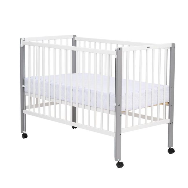 Patut din lemn bebe, 120x60 cm, Cu laterala culisanta, Din lemn de pin si mdf, Stabil si rezistent, Inaltime saltea reglabila pe 3 nivele, Laterala cu 3 bete detasabile, EN716-1, EN716-2, Alb, Qmini, Maya BYNQMMAY03AL
