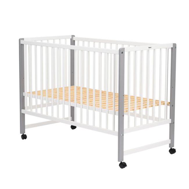 Patut din lemn bebe, 120x60 cm, Din lemn de pin si mdf, Stabil si rezistent, Inaltime saltea reglabila pe 3 nivele, Laterala cu 3 bete detasabile, EN716-1, EN716-2, Alb, Qmini, Maya BYNQMMAY01AL