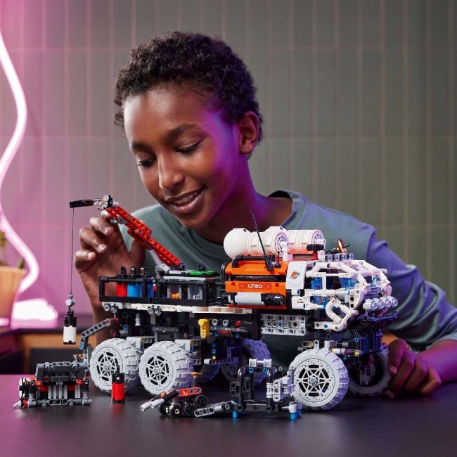 LEGO TECHNIC ROVER DE EXPLORARE MARTIANA CU ECHIPAJ UMAN 42180 VIVLEGO42180