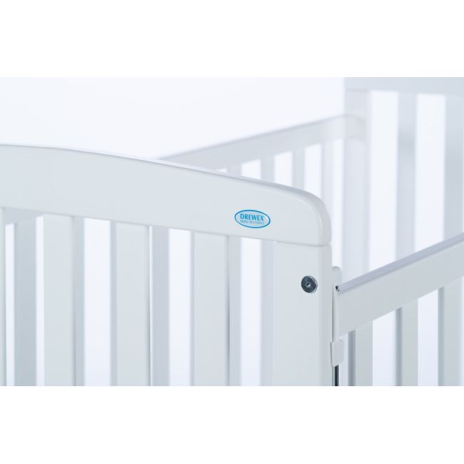 Patut Bebe Din Lemn Masiv, Laterala Culisabila Si Inaltime Reglabila A Saltelei, Bedside Alice Alb Cu Saltea Comfort 100x50 Cm Pjbdrw_2012_10050dp