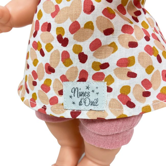 Papusa Nines D'Onil, Joy, cu parul saten, cu bentita roz, cu miros de vanilie, 37 cm