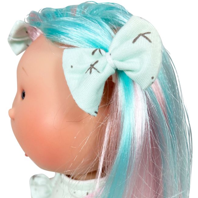Papusa Nines D'Onil, Mia, cu parul roz si suvite verzi, cu articulatii, cu miros de vanilie, 30 cm