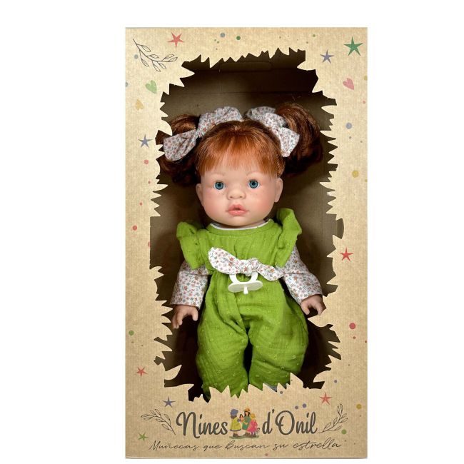 Papusa Nines D'Onil, Joy, cu parul roscat, cu salopeta verde, cu miros de vanilie 37 cm