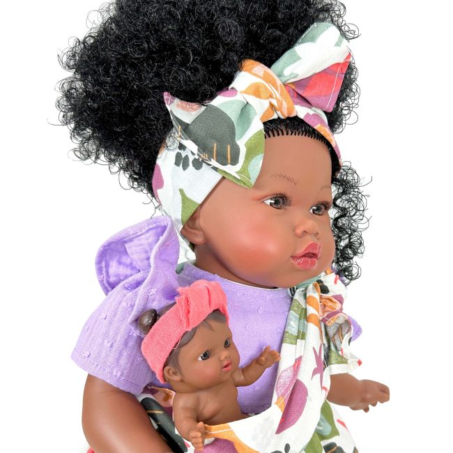 Papusa Nines D'Onil, Maria Afro, cu sunete, cu bebelus, cu rochie mov, cu miros de vanilie, 45 cm